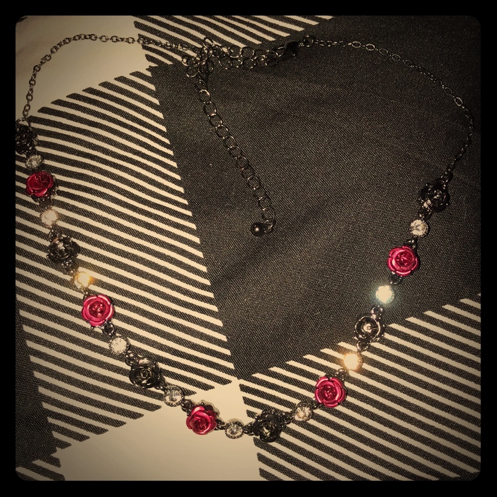 BRAND NEW Red and Black rose choker